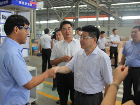 庆祝党的生日 慰问一线党员——市委主要领导莅临征途国际母线慰问