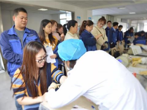 守望相助手牵手 献血救人心连心——征途国际集团2018年无偿献血活动